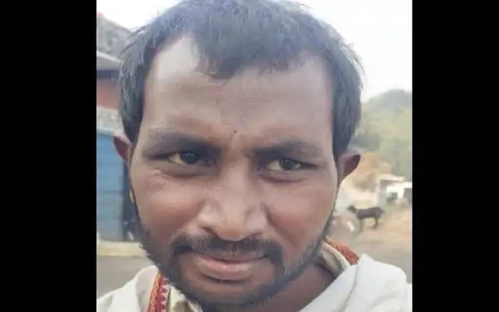 गाजीपुर में पिता ने चापड़ से काटकर बेटे की हत्या, अंतड़ियां तक बाहर आ गईं, दोनों के बीच नहाने को लेकर हुआ था विवाद 