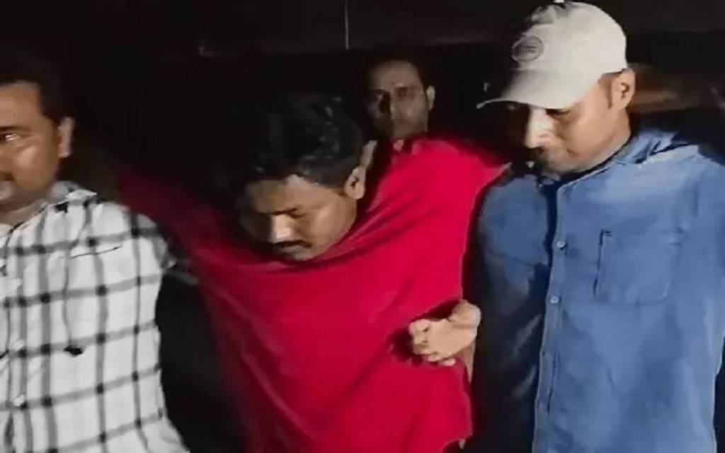 वाराणसी में पुलिस मुठभेड़ में तितली गैंग का सरगना समेत दो गिरफ्तार, दुर्गाकुंड में चोरी की वारदातों में नामजद थे बदमाश, दर्ज हैं 16 मुक़दमे 