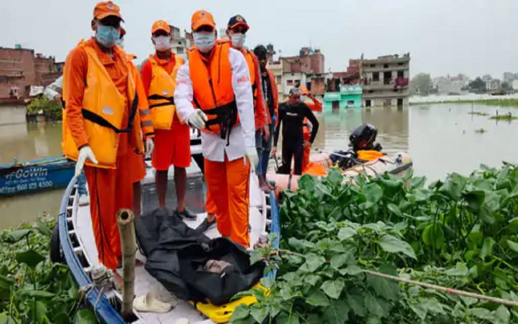 बाढ़ प्रभावित क्षेत्र से लापता युवक का शव बरामद, NDRF ने रेस्क्यू कर निकाला बाहर, जलकुंभी में फंसी थी बॉडी