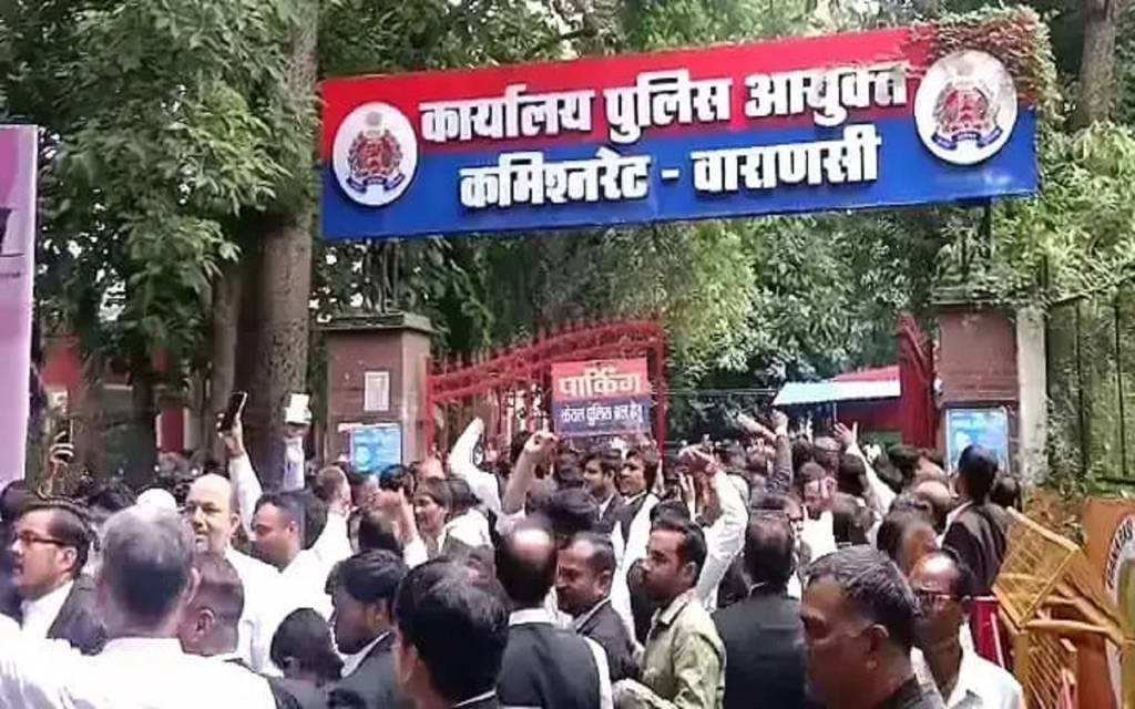 अफसरों की हठधर्मिता से नहीं थम रहा पुलिस-वकील विवाद