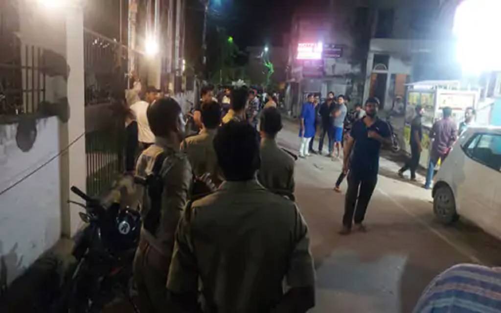 वाराणसी में रेस्टोरेंट संचालक पर ताबड़तोड़ फायरिंग, बाल-बाल बची जान, पुलिस को मिला खाली खोखा