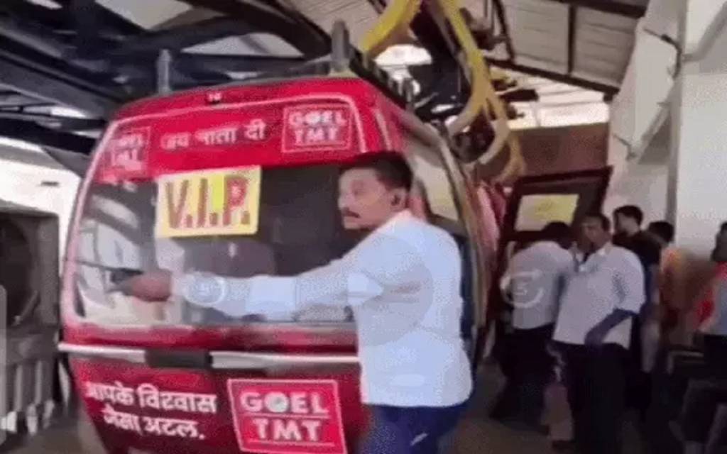 छत्तीसगढ़ का वीडियो वाराणसी का बताकर पोस्ट करने पर दो अकाउंट्स पर मुकदमा