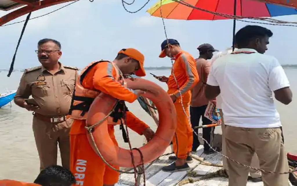 वाराणसी : असि घाट पर स्नान के दौरान महिला डूबी, नाबालिग प्रेमी को लोगों ने बचाया