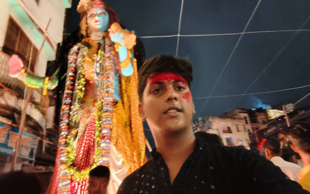 कड़ी सुरक्षा में गोल्डेन स्पोर्टिंग क्लब की प्रतिमा विसर्जित