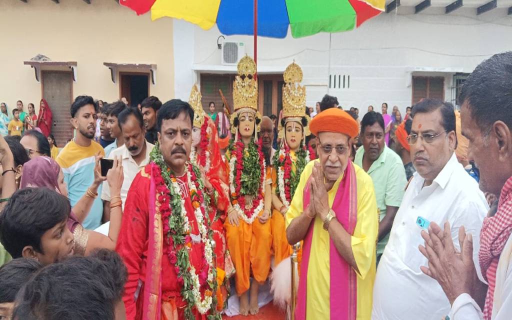 मौनी बाबा के भरत मिलाप में सजल हो गईंं आंखें