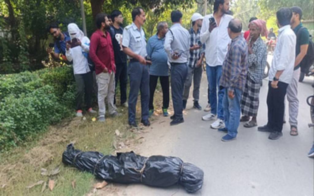 बीएचयू में काली पन्नी में लिपटा “शव” मिलने से हड़कंप, जांच में निकला पुतले के रूप में कूड़ा