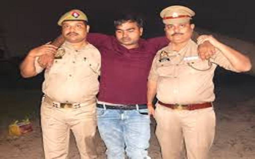 25 हजार का इनामी एनकाउंटर में गिरफ्तार, बुजुर्ग की हत्या कर भाग रहा था मुंबई