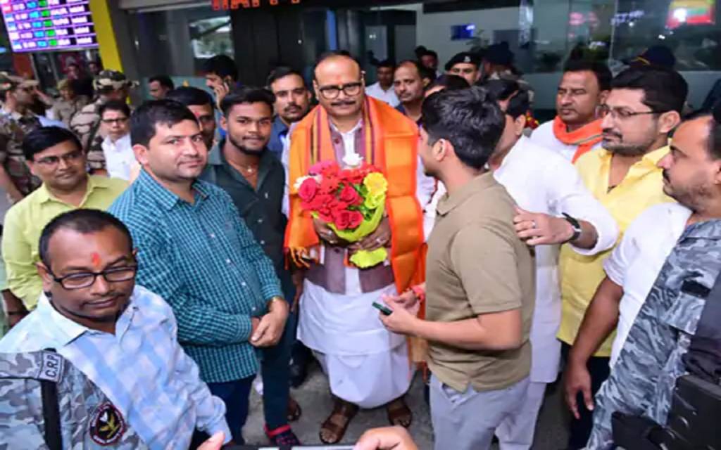 वाराणसी पहुंचे डिप्टी सीएम बृजेश पाठक,  विपक्ष पर किया तीखा प्रहार- बोले, फेक वोटर लिस्ट सुधारना लोकतंत्र को मजबूत करने की दिशा में कदम