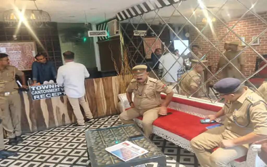 होटल टाउन हाउस में सेक्स रैकेट का भंडाफोड़, पुलिस छापे में 2 रशियन युवतियां खिड़की से भागीं