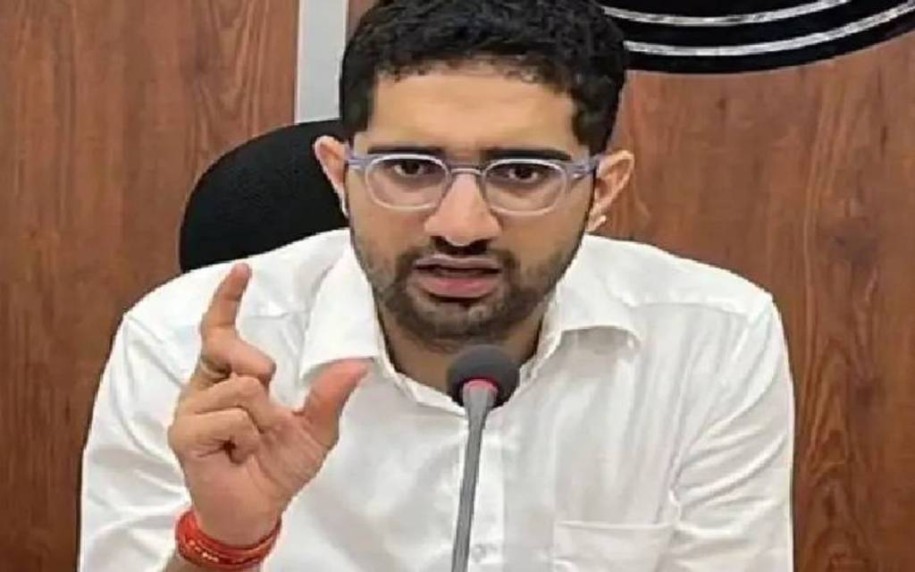 वाराणसी में नए नगर आयुक्त बने IAS हिमांशु नागपाल, बाबा विश्वनाथ के दर्शन के बाद संभाला कार्यभार