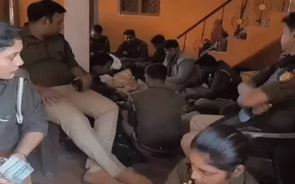 प्रतापगढ़ में तस्करी का बड़ा नेटवर्क उजागर, घर से बरामद हुए करोड़ों के नोट और नशीले पदार्थ