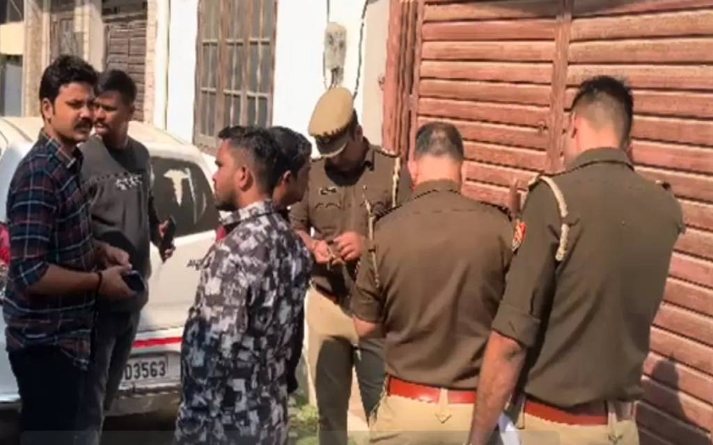 दिल्ली धमाके के बाद यूपी में हाई अलर्ट, ATS ने लखनऊ-सहारनपुर-मुजफ्फरनगर में की छापेमारी