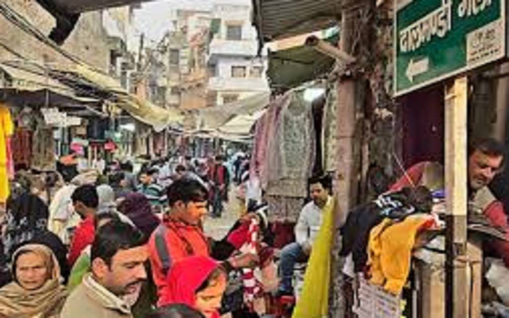 बाजार में सामान्य स्थिति, दालमंडी की दुकानें फिर से खुली; प्रशासन ने मकान खाली करने का दिया संदेश 