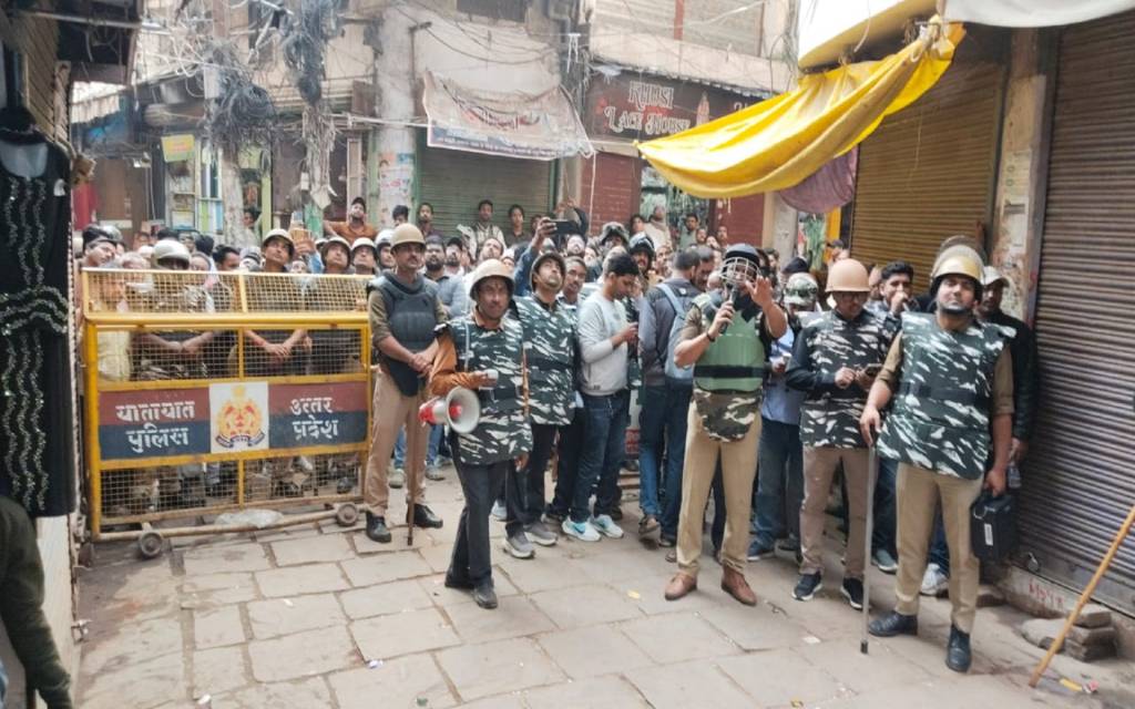 दालमंडी में हड़कंप: 187 मकानों पर बुलडोजर, व्यापारियों का विरोध बेअसर