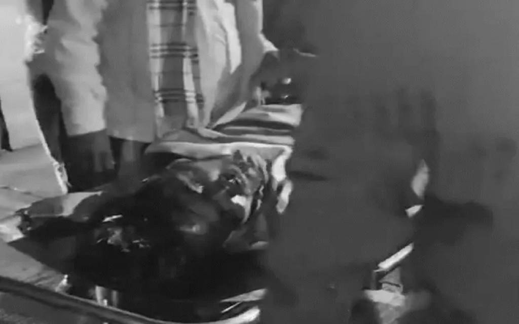 वाराणसी-आजमगढ़ फोरलेन पर मिला युवक का शव, हादसा या हत्या? परिजनों ने किया हंगामा, सड़क जाम