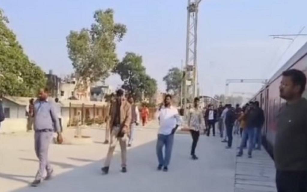अयोध्या में बम की अफवाह से दो ट्रेनें स्टॉप, युवक गिरफ्तार