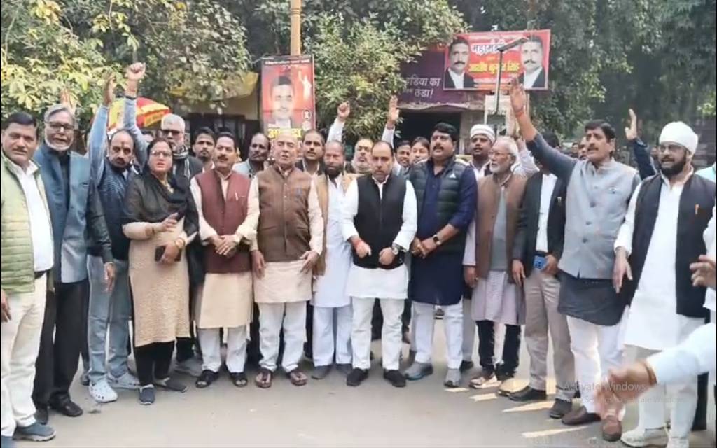 SIR की अंतिम तिथि बढ़ाने की मांग तेज, राजनीतिक दलों ने आयोग को भेजा मांग पत्र