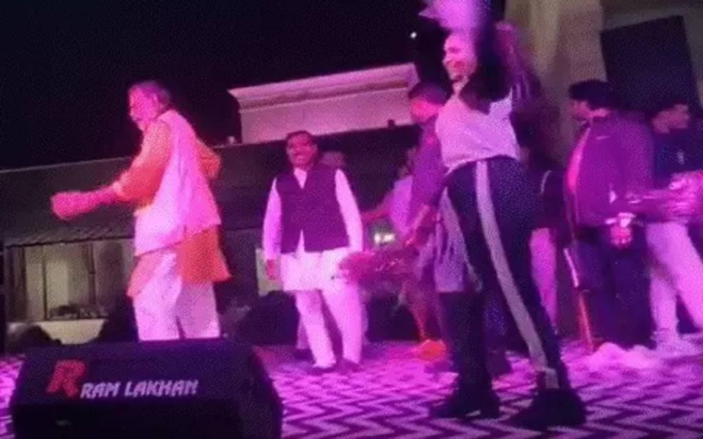 शादी में राज्यमंत्री के ठुमके हुए वायरल, “दे दे प्यार दे” गाने पर जमकर थिरके मनोहर लाल पंथ
