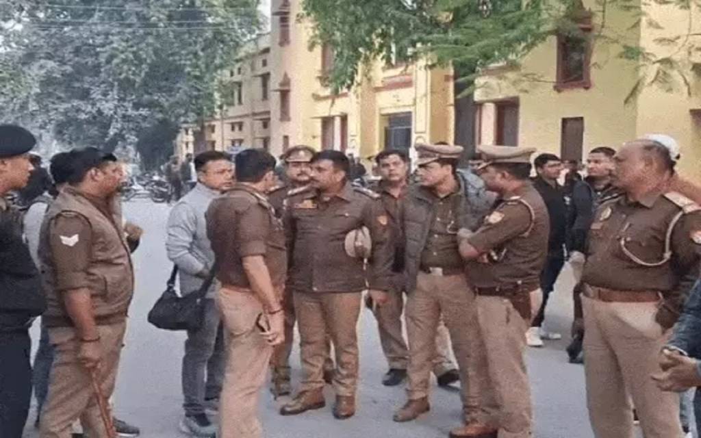 विद्यापीठ में LLM छात्र पर पिस्टल तानी, हंगामा: तीन पूर्व छात्र आरोपित, हॉस्टल में पुलिस की सघन जांच