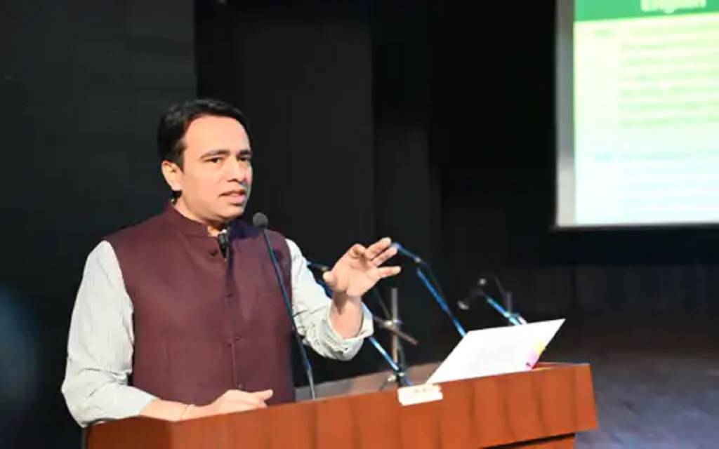 काशी तमिल संगमम-4 में शामिल हुए मंत्री, छात्रों ने सौंपा BHU अस्पताल की भ्रष्टाचार रिपोर्ट