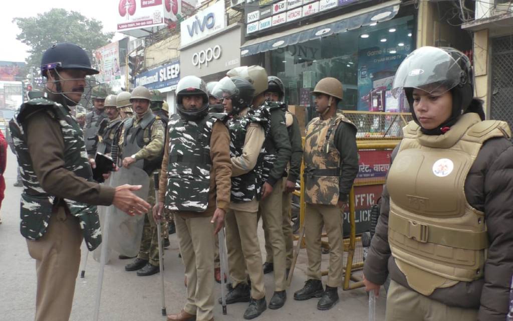 वाराणसी की सड़कों पर कांग्रेस नेताओं का उग्र प्रदर्शन