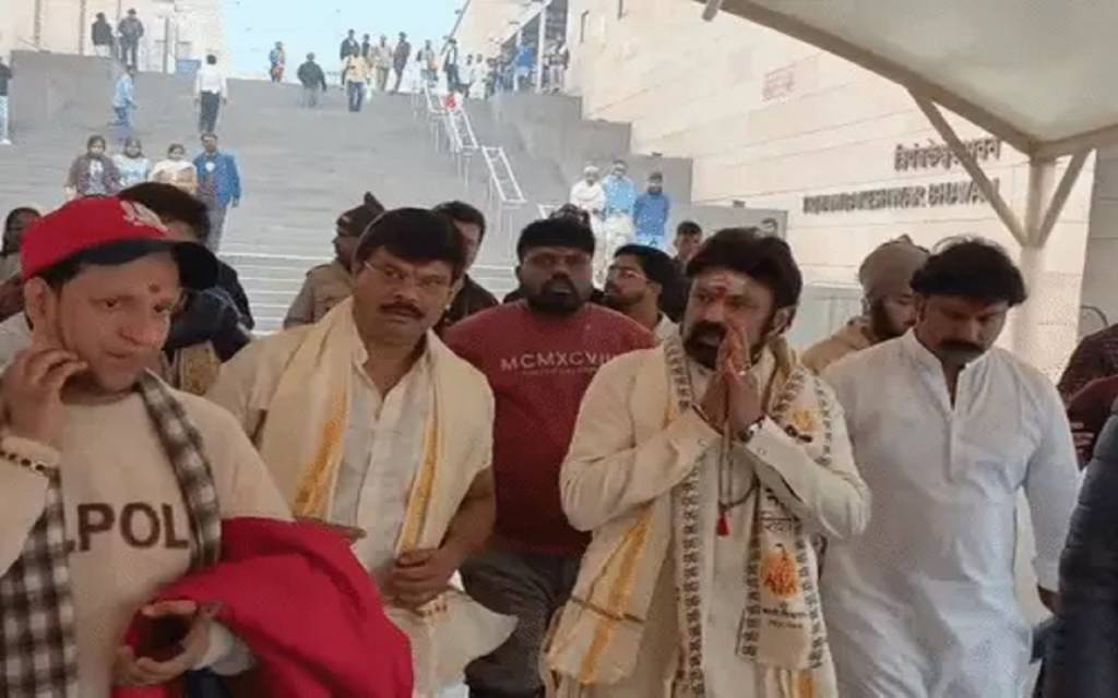 ‘अखंडा 2’ के प्रमोशन के लिए काशी पहुंचे सुपरस्टार नंदमुरी बालकृष्ण, बाबा विश्वनाथ के किए दर्शन