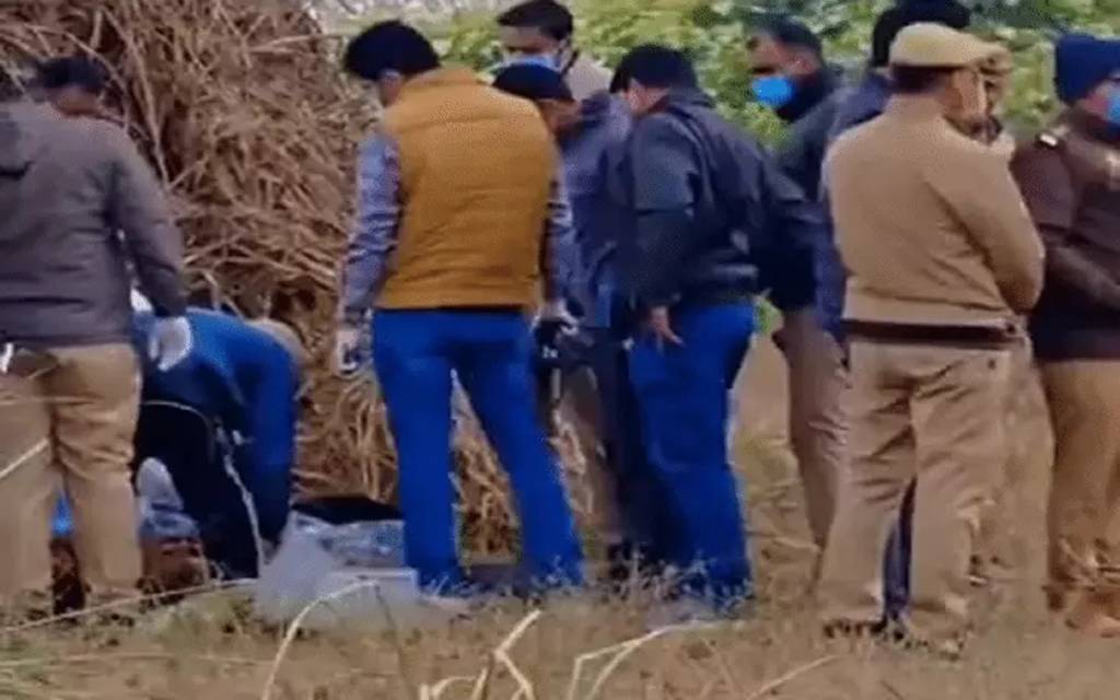 अवैध संबंध के शक में पत्नी की बेरहमी से हत्या, गला घोंटकर चेहरा कुचला, बाजरे के ढेर में छुपाई लाश