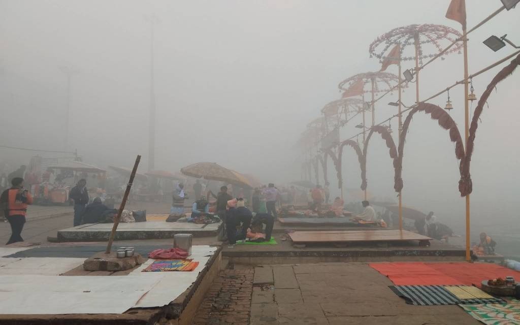 ठंडी का शीतम :कड़ाके की ठंड से कांपा बनारस