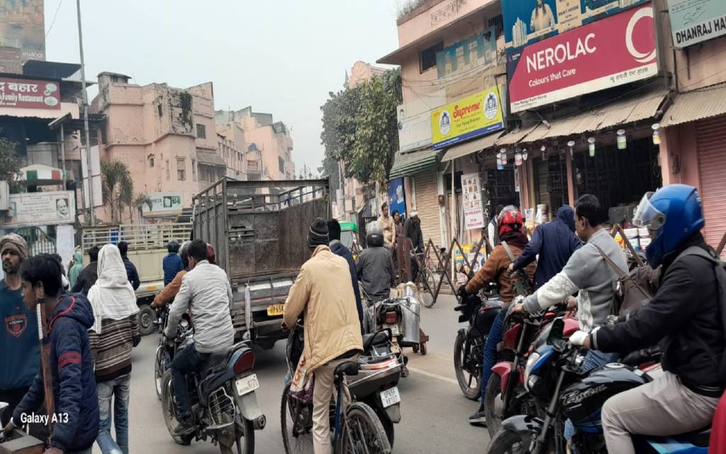 टाउनहाल व बेनिया की  पार्किंग के चलते रोजाना हो रहा जाम