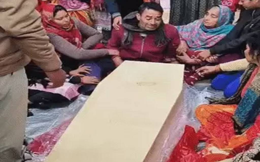 वीडियो कॉल पर गर्लफ्रेंड से बात करते हुए कानपुर के छात्र ने असम में लगाई फांसी, प्रेम संबंध बना मौत की वजह