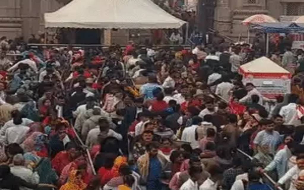 नववर्ष से पहले काशी में महाकुंभ जैसी सुरक्षा व्यवस्था, 5 लाख श्रद्धालुओं की भीड़ का अनुमान